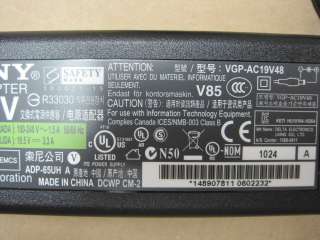 SONY VAIO VPCEE26FX PCG 61611L AC power adapter charger  