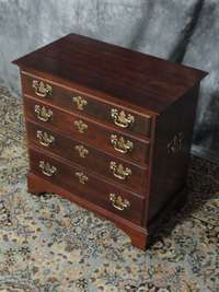 BEAUTIFUL SOLID MAHOGANY MERSMAN BACHELORS CHEST NIGHTSTAND  