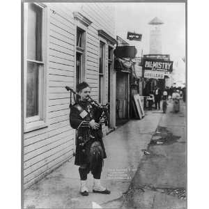 Scotch bagpiper,Coney Island,Brooklyn,Kings County,New York,N.Y.,c1912 