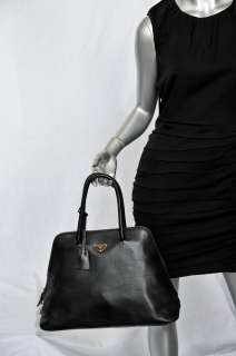 Such a classically beautiful Prada bag in elegant black leather and a 