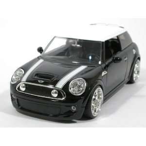  2007 Mini Cooper S 1/24 Black: Toys & Games