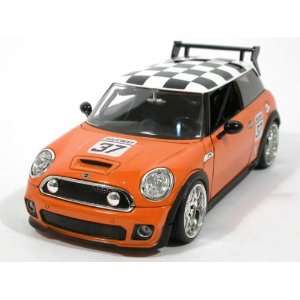  2007 Mini Cooper S Racing 1/24 Metallic Orange: Toys 