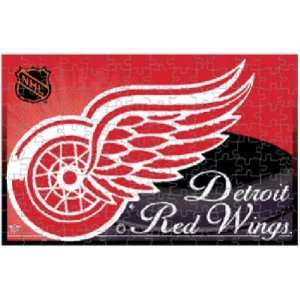   Detroit Red Wings Hockey Club 150pc Jigsaw Puzzle: Sports & Outdoors