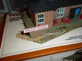   TYCO KIT Arlee Station + Village Blacksmith + Lighted Freight Station