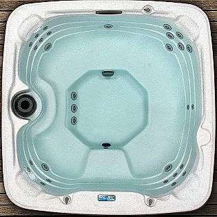 Hydromaster 7 Person Rock Solid Spa w/30 Jets Delivery Included 