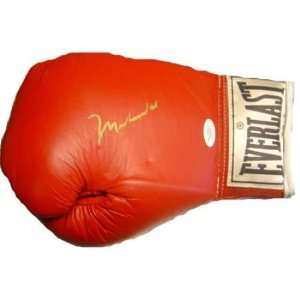   Ali JSA Boxing Glove   Autographed Boxing Gloves