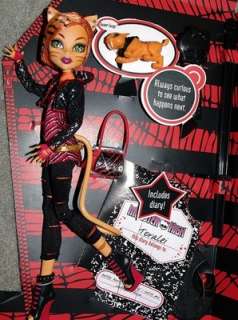 Monster High VALENTINES DAY Cupid Doll Sweet 1600 & Heart Gift Box Bag 