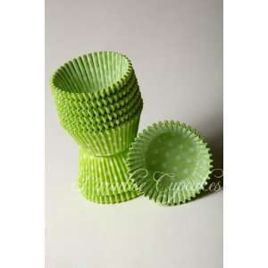   Green Greaseproof Polka Dot Baking Cup Cupcake Liners   Pack of 100