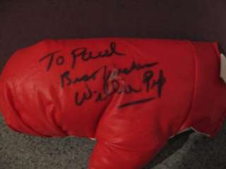 VINTAGE AUTOGRAPHED WILLIE PEP BOXING GLOVE MIT  